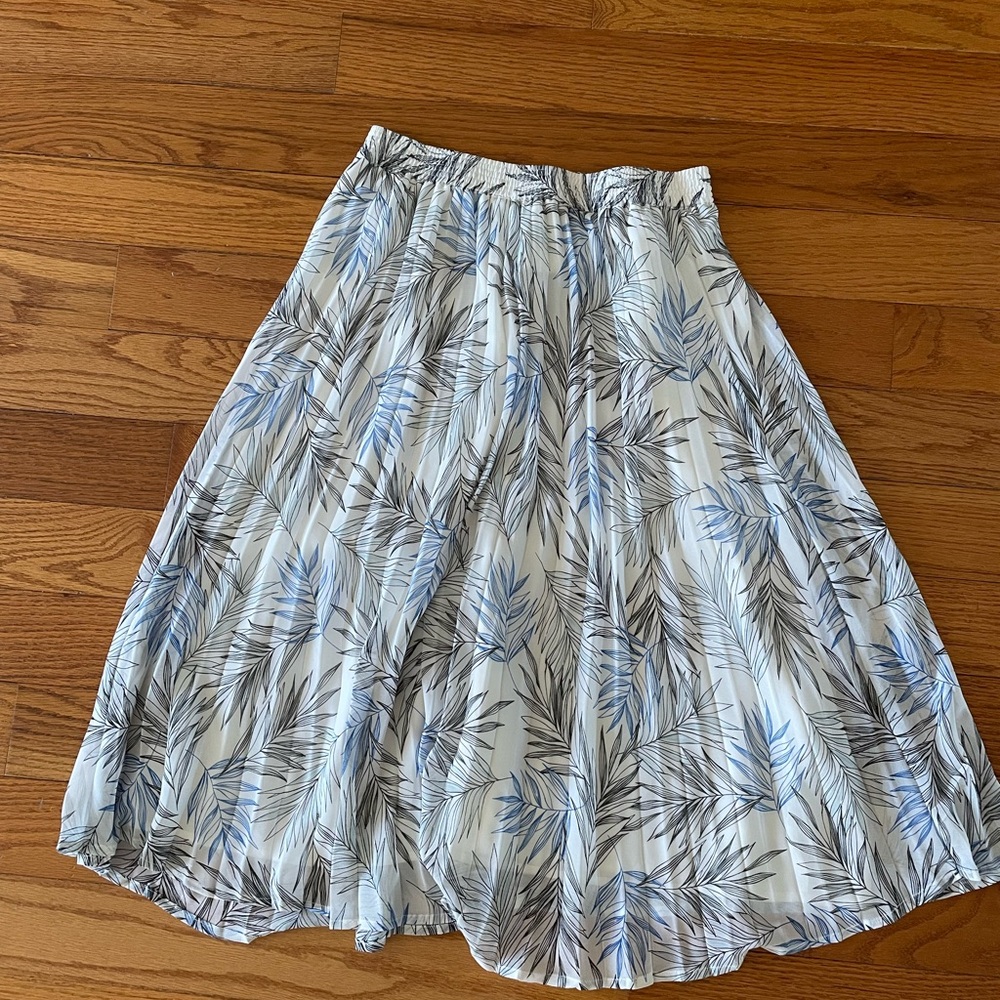 Ladies Leaf Print Pleated Midi Skirt